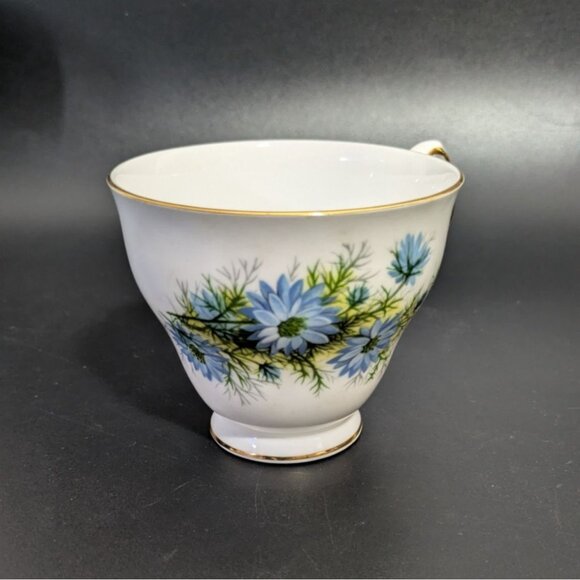 Royal Windsor Bone China Tea Cup Blue Floral Gold Trim Vintage England Teacup - Picture 1 of 11